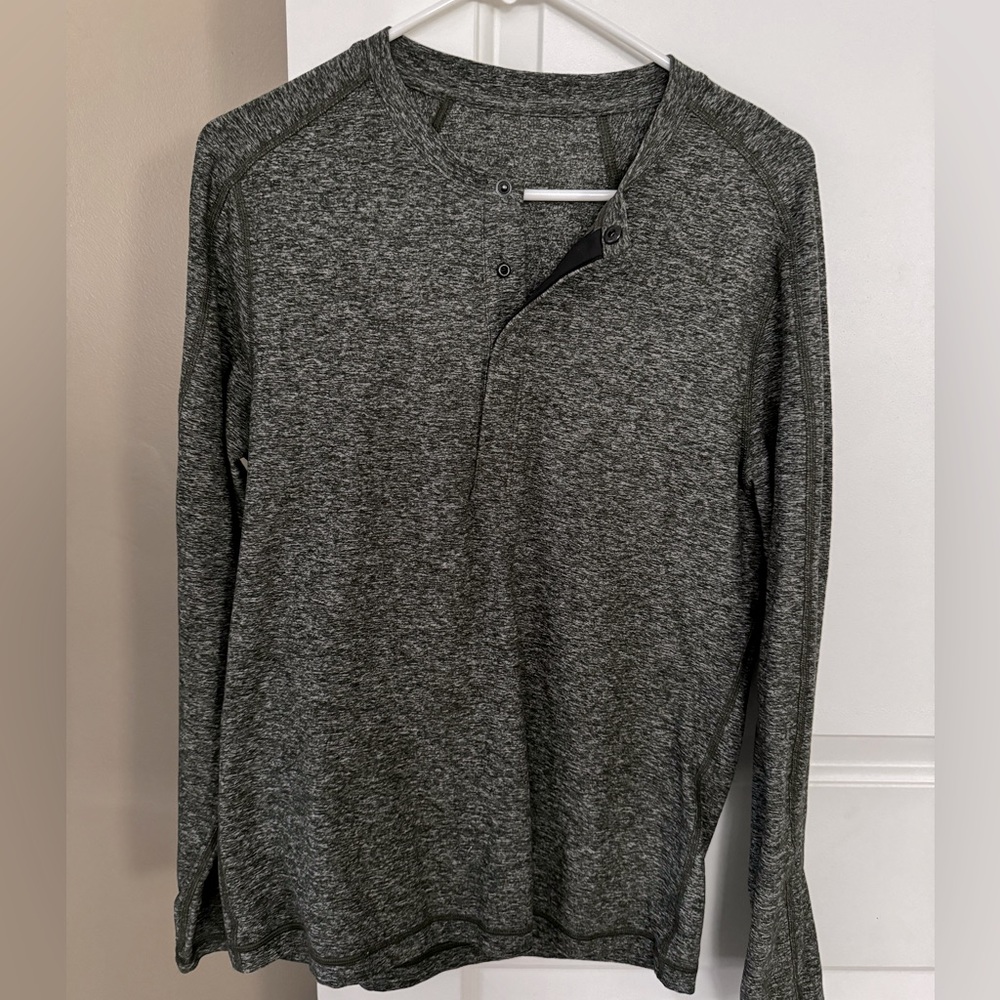 Lululemon Men’s Henley Grey Medium